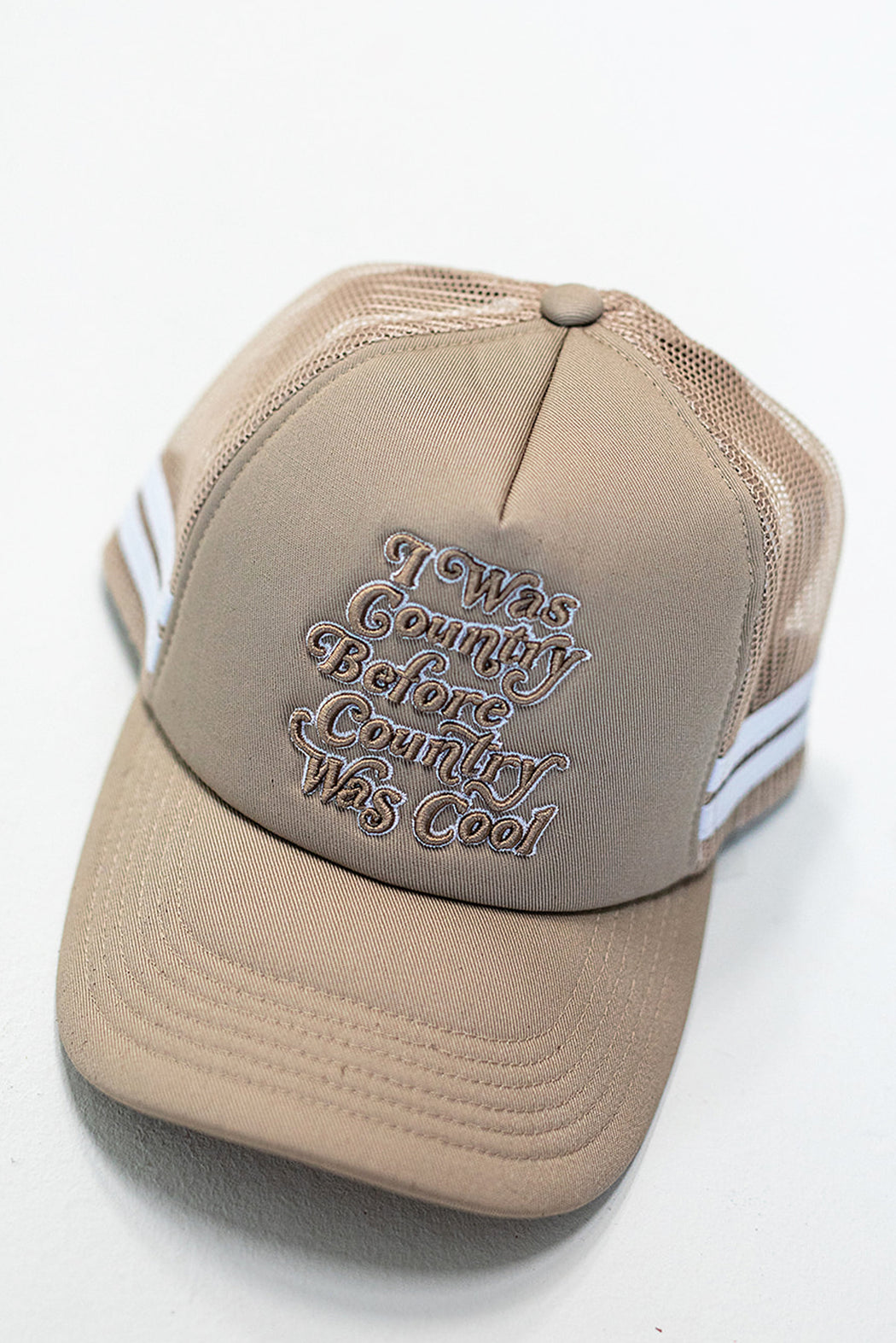 COUNTRY COOL TRUCKER HAT IN TAN