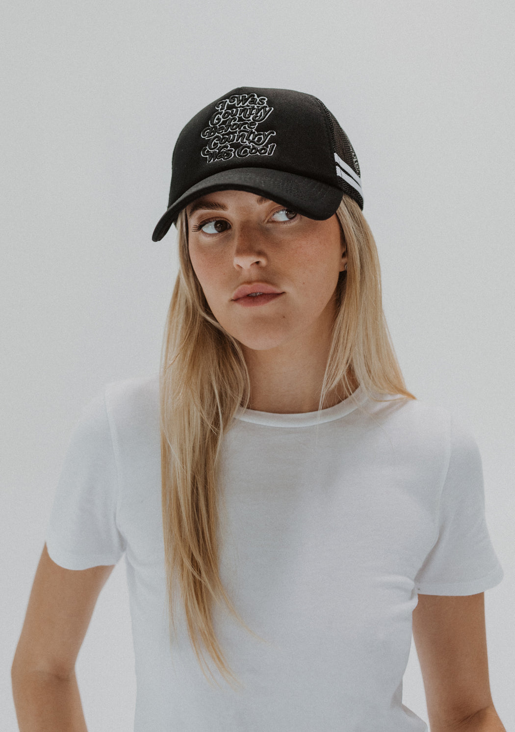 COUNTRY COOL TRUCKER HAT IN BLACK