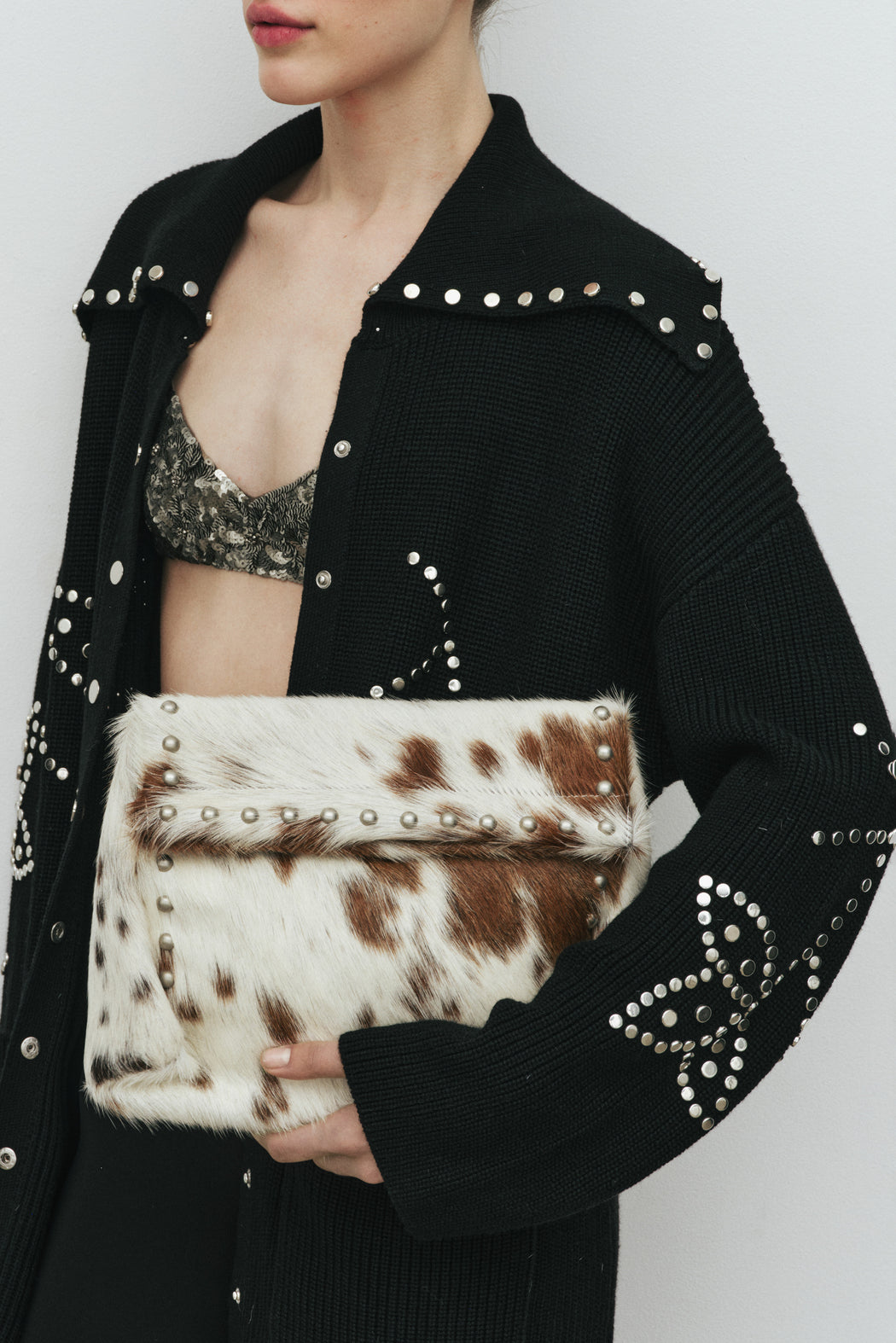 OVERSIZED CLUTCH