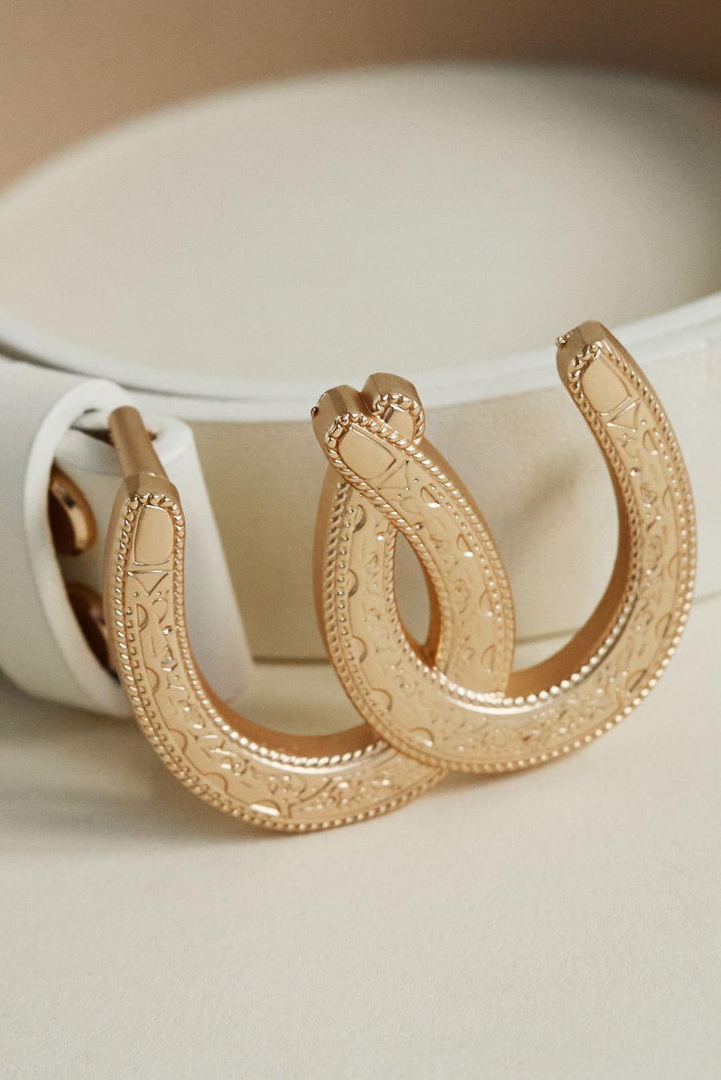 IVORY HORSESHOE BELT