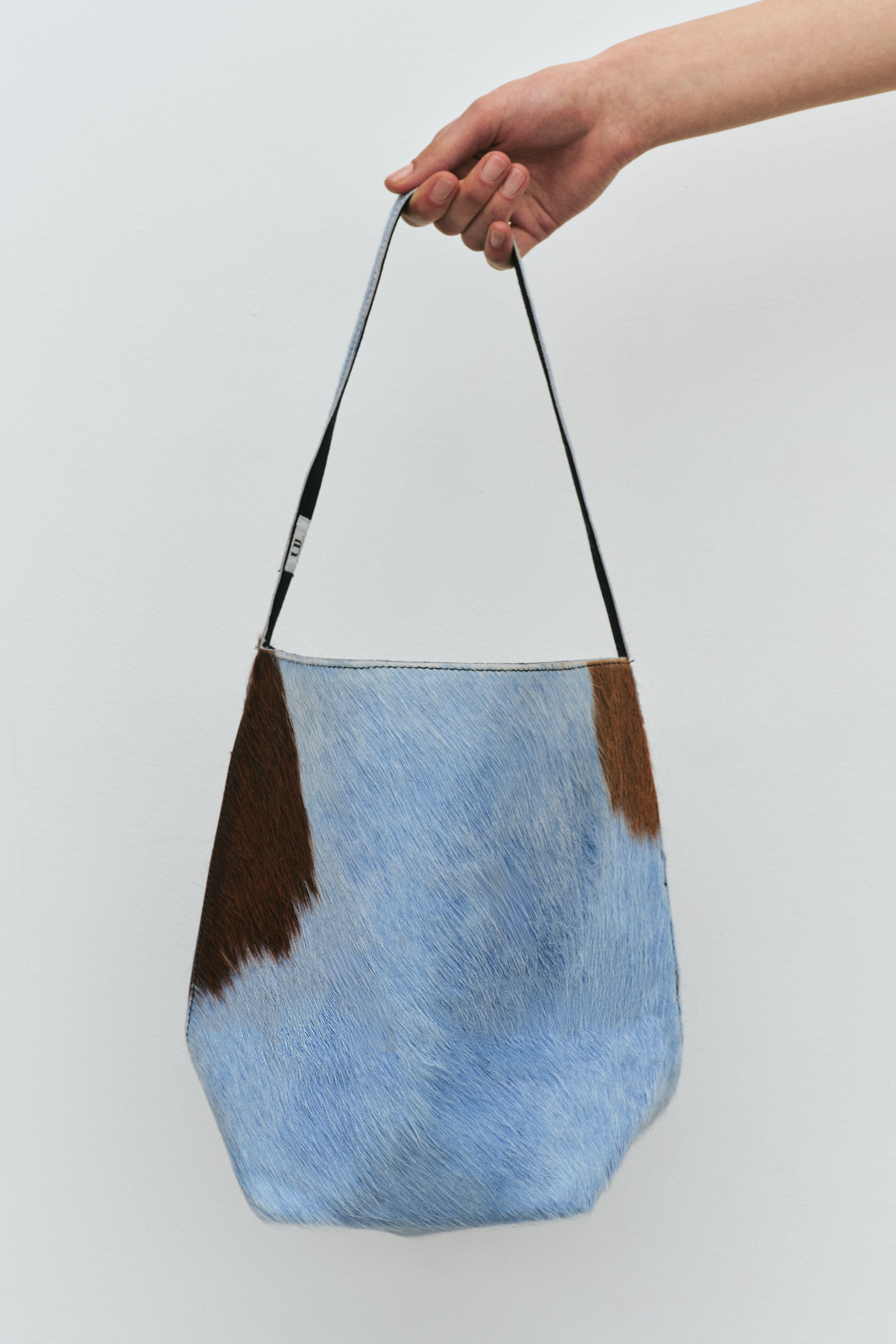 UL COWHIDE LARGE BUCKET BAG