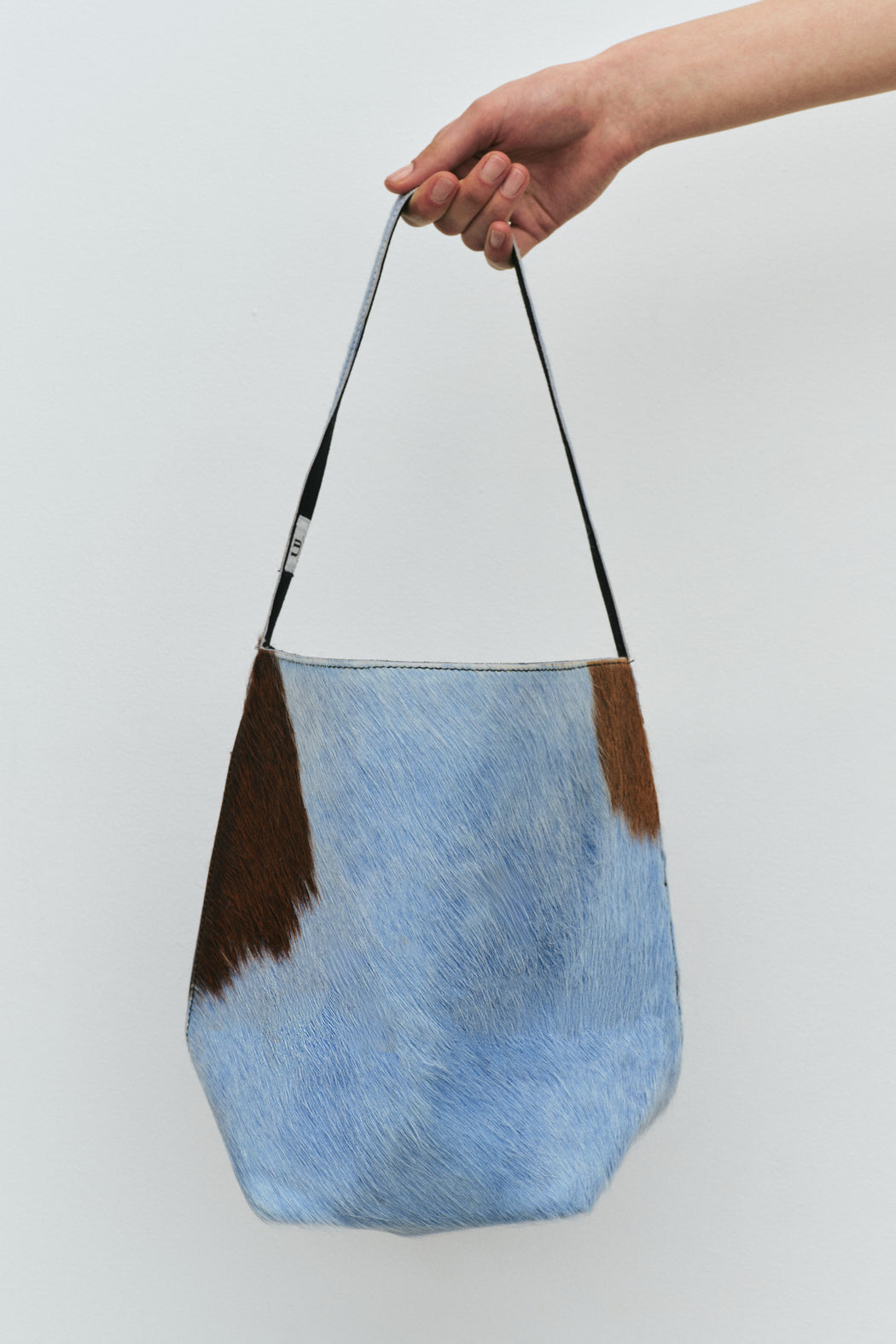 UL COWHIDE LARGE BUCKET BAG