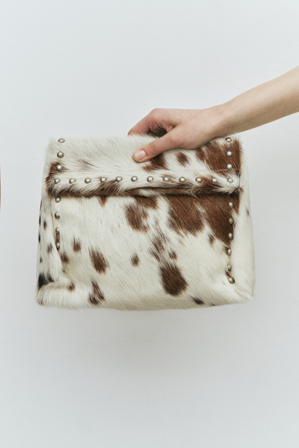 OVERSIZED CLUTCH
