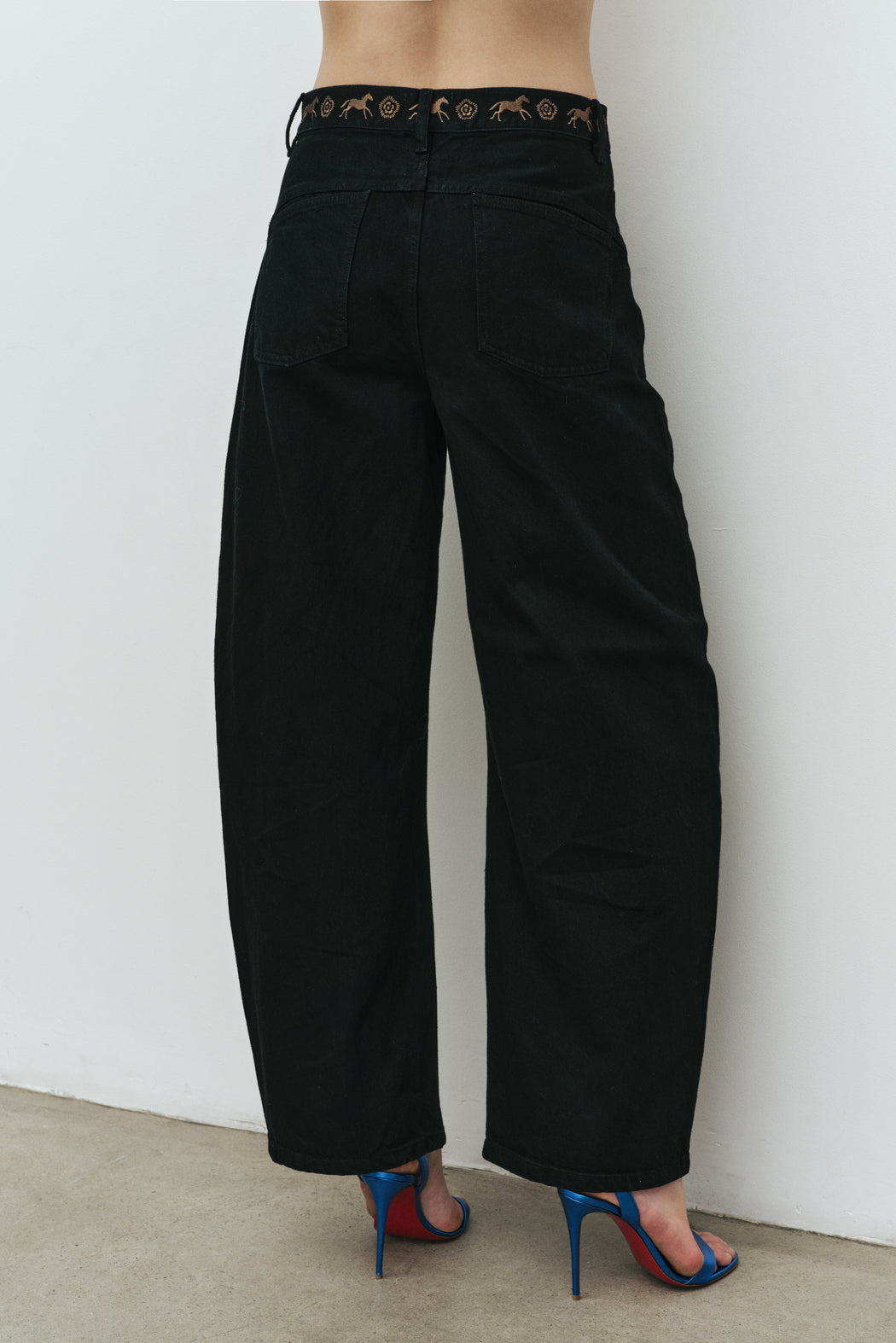 BACK ON THE HORSE BARREL JEANS