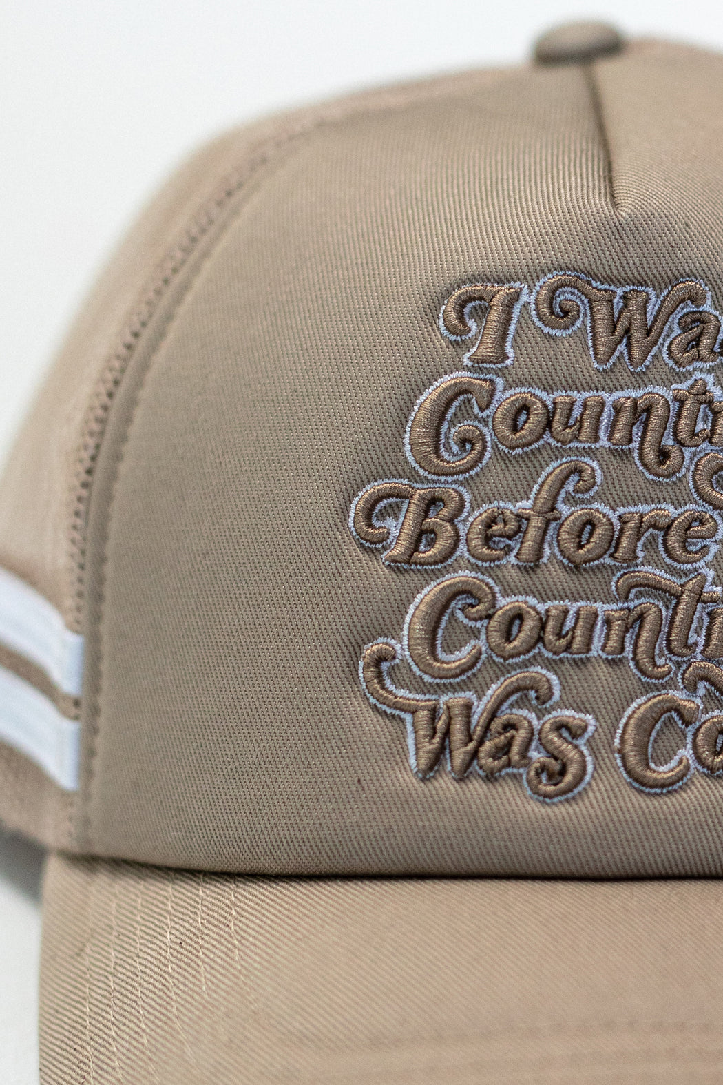 COUNTRY COOL TRUCKER HAT IN TAN